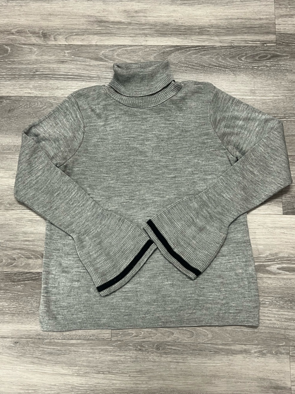 Women’s Gray Turtleneck Sweater with Contrast Trim
